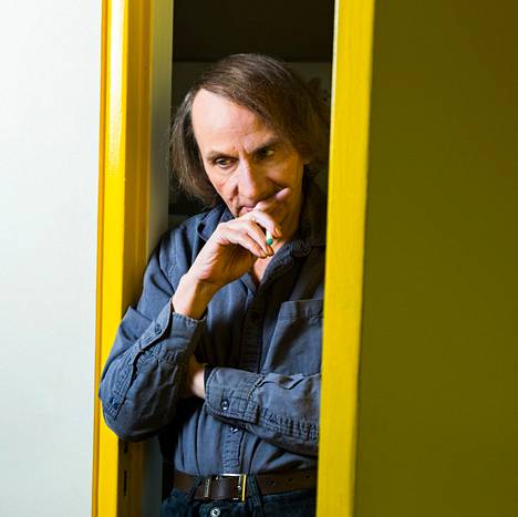 Kirjailija Michel Houellebecq yritti estää eroottisen elokuvan julkaisun,  jossa itse esiintyy - Kulttuuri | HS.fi