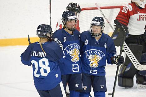 Julia Liikala (oik.) teki Suomen maalin Kanadaa vastaan. Kuva Japani-ottelusta 18. elokuuta.