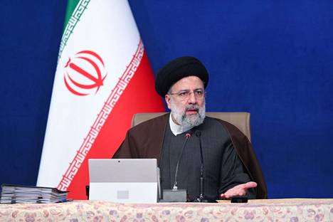 Elokuussa 2021 virkaansa astunut Iranin presidentti Ebrahim Raisi puhui kokouksessa Teheranissa 12. tammikuuta.