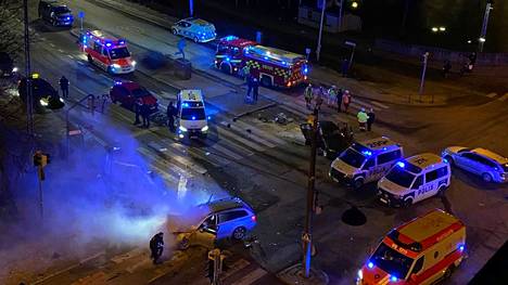 Takaa-ajo johti usean auton kolariin Turun keskustassa perjantai-iltana.