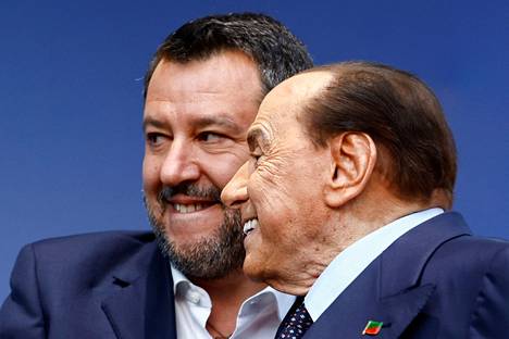 Matteo Salvini ja Silvio Berlusconi kampanjatilaisuudessa Roomassa.