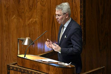 Ulkoministeri Pekka Haavisto puhui eduskunnan täysistunnossa Helsingissä perjantaina.