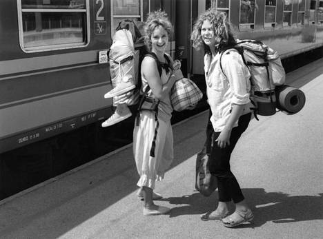 Interrail perustettiin vuonna 1972, jotta nuoret reppureissaajat voisivat tutustua Eurooppaan vapaasti. Kuvassa kaksi saksalaista intterrailaajaa vuonna 1995.