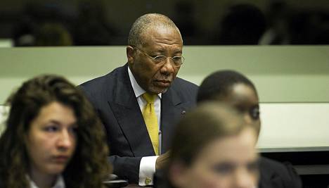 Liberian entinen presidentti Charles Taylor kansainvälisessä sotarikosoikeudessa keskiviikkona Haagissa. 