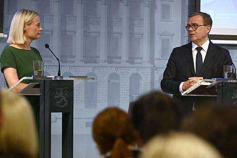 Finance Minister Riikka Purra (ps) and Prime Minister Petteri Orpo (kok) at the end of the government's budget negotiations in Helsinki on September 3, 2024.