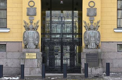 Kaartin kasarmin rakennuksessa Helsingissä sijaitsee Pääesikunnan ja puolustusministeriön tiloja.