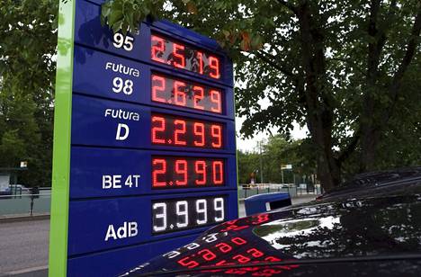 EU:n uudet öljypakotteet saattavat nostaa bensan hintaa entisestään –  Helpotusta odotettavissa vasta ensi vuoden puolella - Talous 