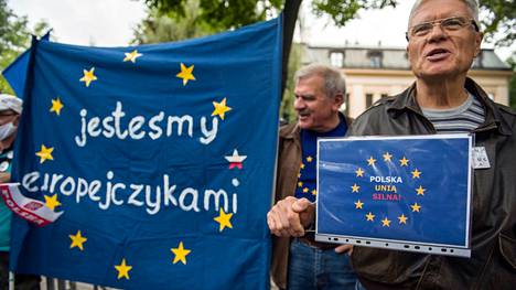 Euroopan unioni | EU koventaa otteitaan Puolan tuomari­kiistassa, maa joutuu maksamaan päivittäistä sakko­maksua