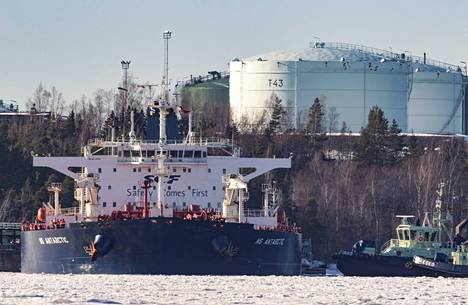 Venäläinen säiliölaiva toi maaliskuun alussa raakaöljylastin Nesteen Porvoon-jalostamolle.