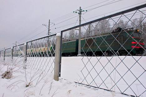 Karjalan tasavallassa Venäjällä kiinniotettua henkilöä epäillään rautatieverkkoon kohdistuneesta sabotaasin yrityksestä. Kuva junaradasta otettu Valkeasaaressa Karjalan kannaksella vuonna 2010.