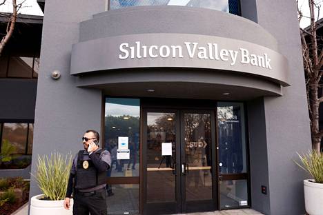 Silicon Valley Bankin sisäänkäynti Kaliforniassa. Kuva on otettu maaliskuussa pankin ajauduttua ongelmiin.