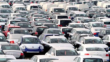 Automarkkinat kärsivät tällä hetkellä merkittävistä teollisuuden tuotantohäiriöistä.