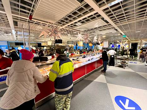 Ikean joulupöytä Vantaalla on tarjolla joka päivä 23.12. asti.
