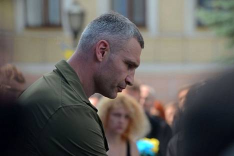 Kiovan pormestari Vitali Klitškona esiintynyt henkilö on huijannut suurten eurooppalaisten kaupunkien pormestareita keskustelemaan kanssaan videopuheluissa. Klitško kuvattuna Kiovassa 18. kesäkuuta. 