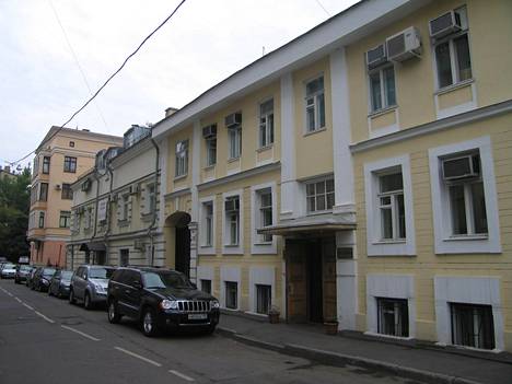 Helsingin ja Moskovan kaupungin yhteissopimuksen mukainen Helsinki-talo sijaitsee Moskovassa Rostovskij pereulokilla.