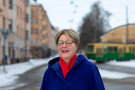 Kriittisen lausunnon allekirjoittanut HSL:n entinen toimitusjohtaja Suvi Rihtniemi pitää riskialttiina, jos bussiliikennettä keskitetään liikaa yhteen paikkaan eli Kamppiin. 