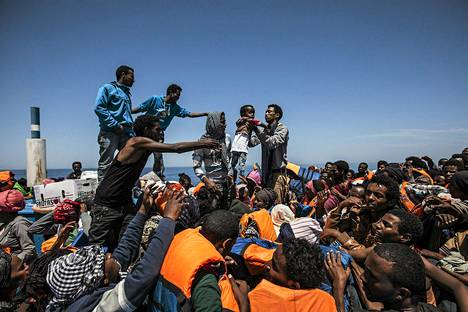 Välimeren yli on tullut tänä vuonna jo yli 100 000 pakolaista. 1 850 ihmistä on kuollut matkalla.