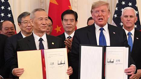 Yhdysvallat ja Kiina allekirjoittivat kauppa­sopimuksen: Suhteiden liennytys alkoi, mutta valtaosa tulli­maksuista jää voimaan
