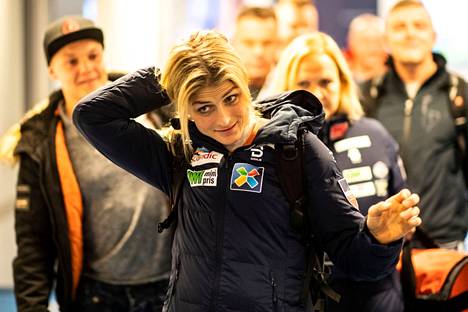 Therese Johaug pelasi dopingpannansa jälkeen hiihdon maailmancupiin Rukalla 2018. 