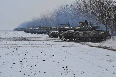 Ukrainan armeijan panssarijoukot harjoittelevat Dnipropetrovskin alueella. Uutistoimisto Reutersin toimittama kuva on saatu Ukrainan armeijalta.