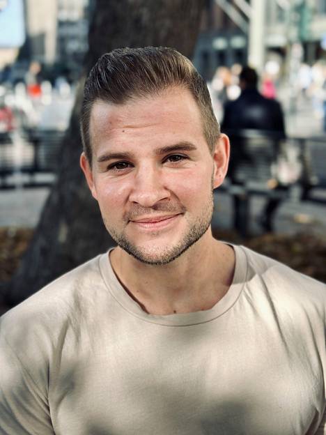 Lasse Suominen has experimented with fading.  He shaves his beard three and a half millimeters long. 