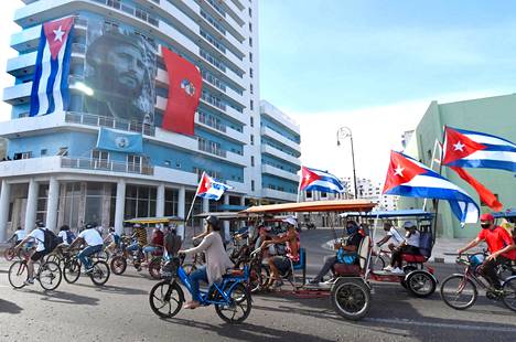 Sadat ihmiset osallistuivat Havannassa 6. elokuuta järjestettyyn mielenosoitukseen, joka vaati Yhdysvaltojen kauppasaarron lopettamista.
