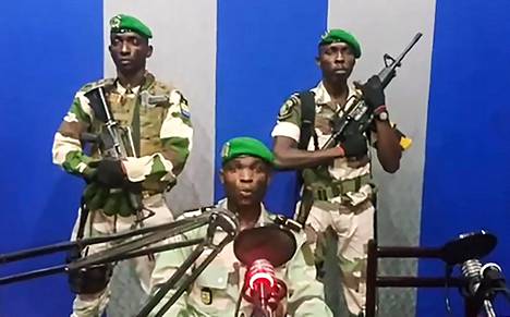 Vallankaappausta Gabonissa yrittäneet sotilaat esiintyivät Youtubessa julkaisemallaan videolla.