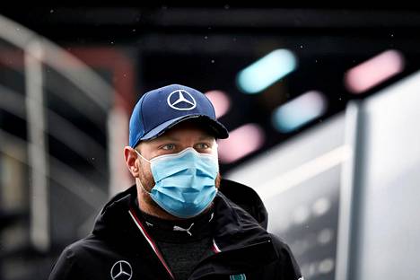 Formula 1 | Valtteri Bottas päivän toiseksi nopein kaikilla keleillä, sade pilasi toiset harjoitukset