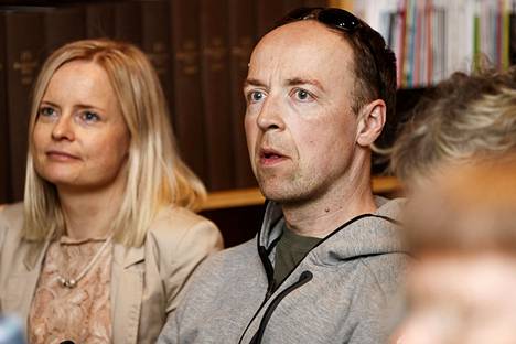 Jussi Halla-aho's Scripta blog discussed immigration.  In the photo, Riikka Purra and Jussi Halla-aho at the launch of the book 'Media ja populismi' at the Päivälehti museum in May 2018.