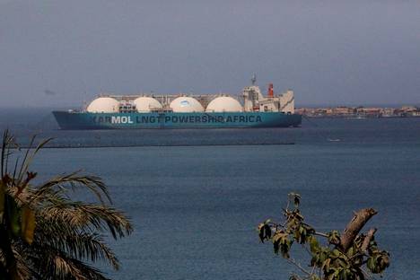 Lng-alus oli ankkurissa Senegalin pääkaupungin Dakarin edustalla toukokuussa 2022. Senegalissa on käynnissä useita nesteytetyn maakaasun hankkeita.