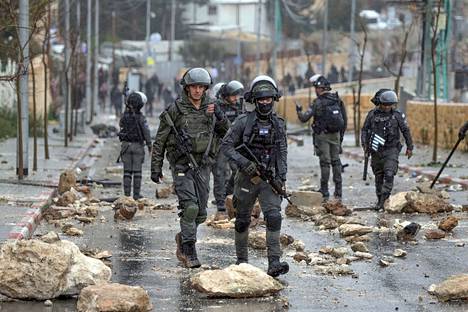 Israelin poliisi partioi Jabal Mukaberin alueella Jerusalemissa. 