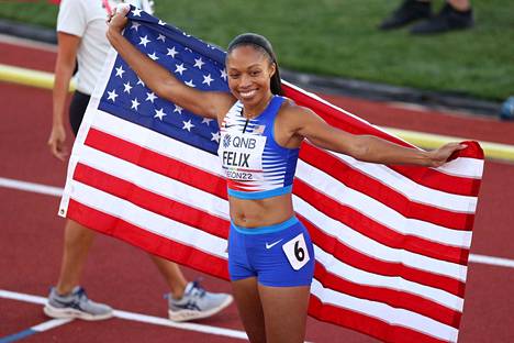 Allyson Felix sai juhlia yleisurheilun MM-kisojen avauspäivänä vielä kerran yhtä arvokisamitalia. Felix oli mukana Yhdysvaltain 4 x 400 metrin sekaviestin pronssijoukkueessa.