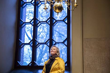 Hanna Ekola muistetaan parhaiten Villihevosia-iskelmähitistään. Nykyisin hän esittää pääosin hengellistä musiikkia kirkoissa ja konserttisaleissa. ”Olen kappaleesta edelleen tosi ylpeä”, hän sanoo. Ekola kuvattiin Vantaan Pyhän Laurin kirkossa.