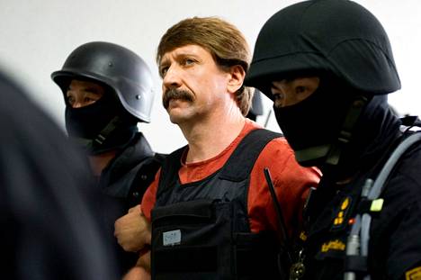 Kuvassa Yhdysvalloissa 25 vuoden vankeusrangaistustaan suorittava asekauppias Viktor But oikeudenkäynnissä Thaimaassa lokakuussa 2010.