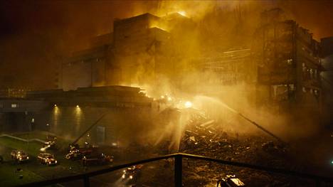 Tšernobylin ydinvoimalan palo uudessa Chernobyl-draamasarjassa.