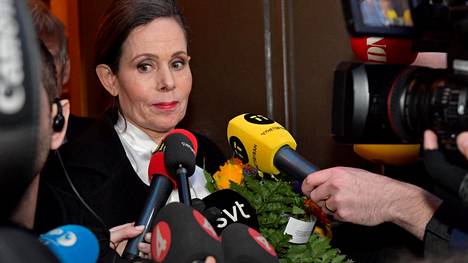 Ruotsin akatemian johtohenkilö Sara Danius eroaa – Kirjallisuuden Nobel-palkinnon jakava instituutio on historiansa vakavimmassa kriisissä häirintä- ja korruptioepäilyjen takia