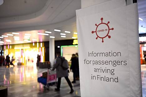Ulkorajavalvontaa jatketaan kesäkuulle. Kuvassa lentomatkustajia Helsinki-Vantaan lentoaseman laajennetussa terminaali 2:ssa Vantaalla viime joulukuussa.