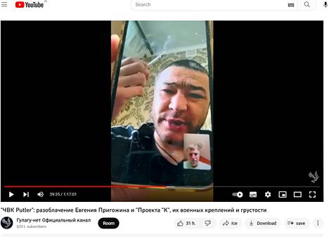 Kuvakaappaus Gulagu.netin videohaastattelusta, joka julkaistiin Youtubessa. Tupakkaa pitelevä mies kertoo olevansa entinen Wagnerin sotilas Azmat Uldarov. Pienessä kuvassa on venäläissyntyinen ihmisoikeusaktivisti Vladimir Osetškin, joka ylläpitää Gulagu.netiä Pariisista käsin.