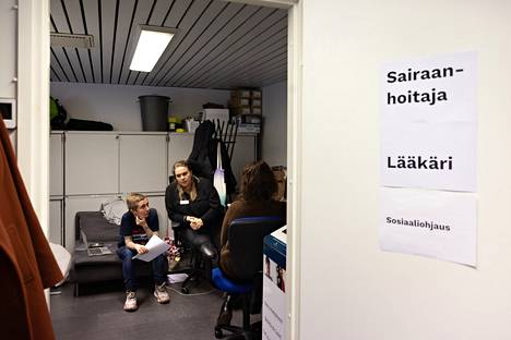 Outi Partti (left) and Saila Flinck work as social counselors in the user space simulation. 
