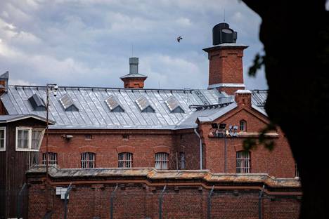 Lapsensa surmasta tuomittu mies suoritti tuomiotaan Sörnäisten vankilassa Helsingissä.
