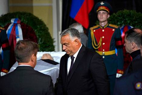 Unkarin pääministeri Viktor Orbán osallistui presidentti Mihail Gorbatšovin muistotilaisuuteen Moskovassa. Muut läntiset valtiojohtajat jättivät tilaisuuden väliin.