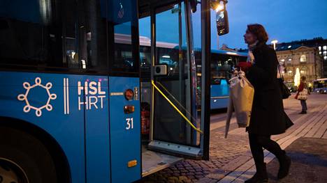Joukkoliikenne | HSL:n lippu-uudistus jäihin, kovaa kritiikkiä kauden myymisestä vain 30 päivän jaksoissa