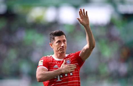 Bayern Münchenin kausi Saksan Bundesliigassa päättyi kymmenenteen peräkkäiseen mestaruuteen 14. toukokuuta. Robert Lewandowskin tervehdyksissä kannattajille Wolfsburgissa pelatun vierastasapelin jälkeen oli jo jäähyväisten maku.