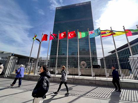 YK voi omalla toiminnallaan edistää kansalaisyhteiskunnan toimintaedellytyksiä. Kuvassa YK:n päämaja New Yorkissa.