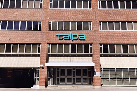 Helsingin kaupungin Taloushallintopalveluliikelaitoksen Talpan pääkonttorilla yritetään ratkoa uuden palkkajärjestelmän aiheuttamaa kaaosta.