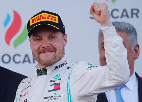Valtteri Bottas pääsi tuulettamaan Bakun F1-kisan voittoa.