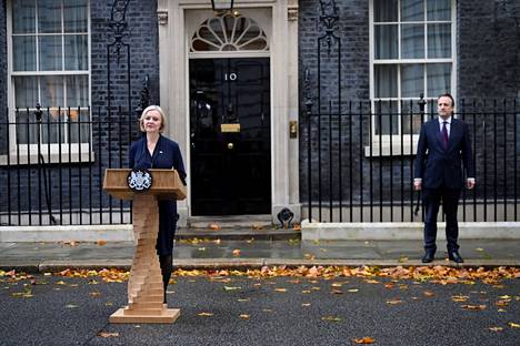 Pääministeri Liz Truss kertoi erostaan Downing Streetillä torstaina.