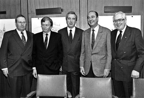 Kauppa- ja teollisuusministeri Ilkka Suominen, Unkarin pääministeri Joszef Antall ja ulkoministeri Alois Mockk, Pariisin pormestari Jacques Chirac ja CDU:n Bernhard Vogel Saksasta vierailulla Wienissä 1991. 