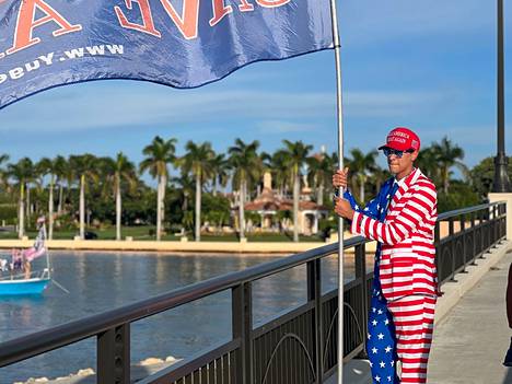 Colton McCormickin taustalla siintää Donald Trumpin kartano Mar-a-Lago. 
