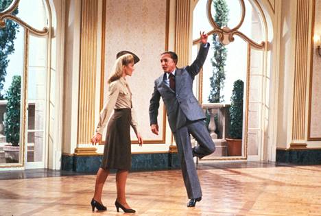 Olivia Newton-John and Gene Kelly dance together in a scene set in the 1940s.